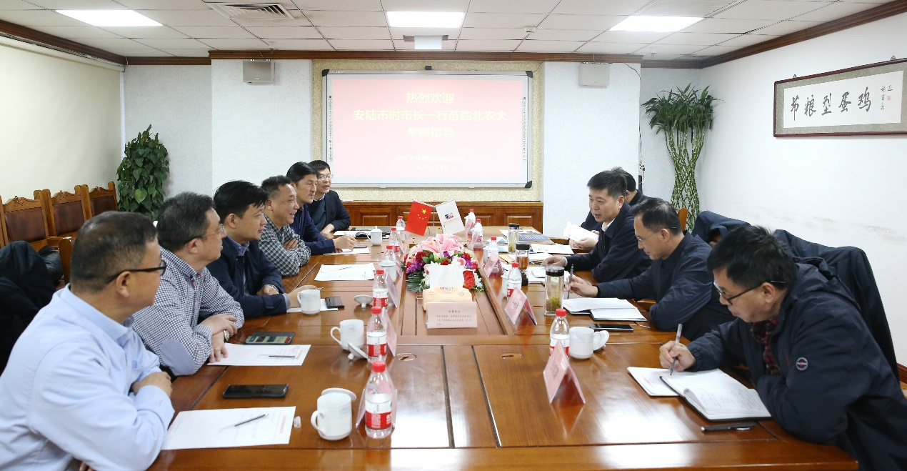 公司董事长张庆才博士会见安陆市副市长时运泰一行