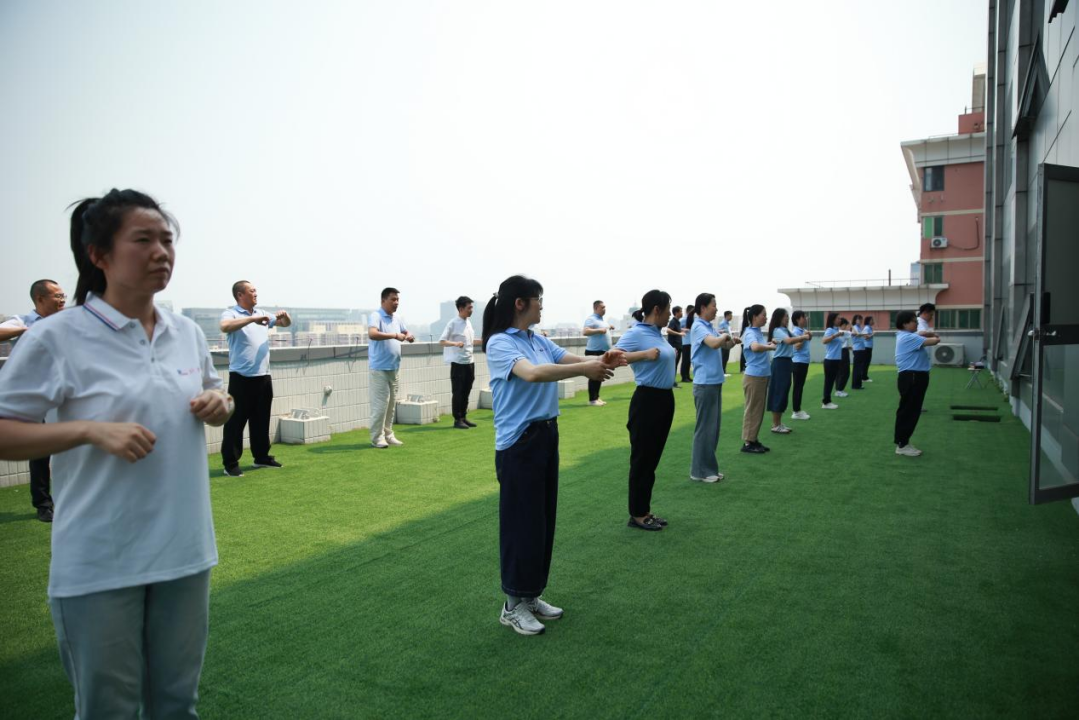 运动赋能 团结聚力--总部员工开展每日健身活动